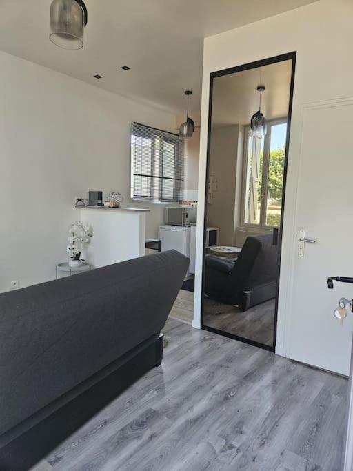 Beautiful F2 Apartment 5 Stops By Train From Paris Море-сюр-Луан Экстерьер фото